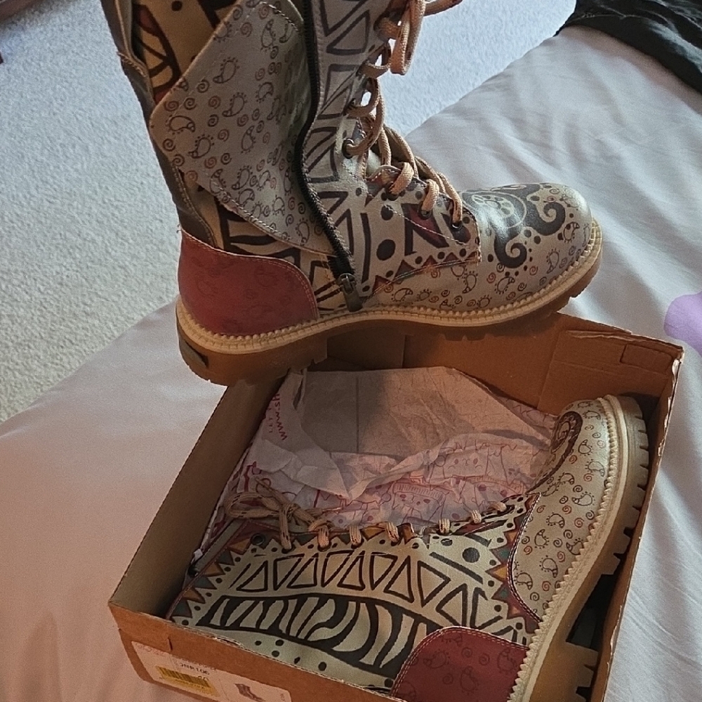 Artistic Women's Combat Boots - Cream, Pink, Black